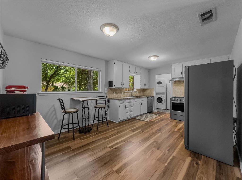 703 Whitener Road Euless, TX 76040 - Photo 11 of 25 Gallery Image 11