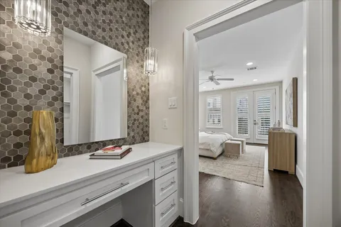 $1,075,000 | 2111 Huldy Street, Houston, TX 77019