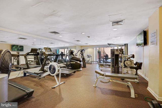 $899,000 | 610 North West Street, Unit 604, Alexandria, VA 22314