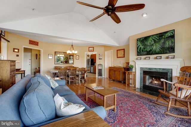 $899,000 | 610 North West Street, Unit 604, Alexandria, VA 22314