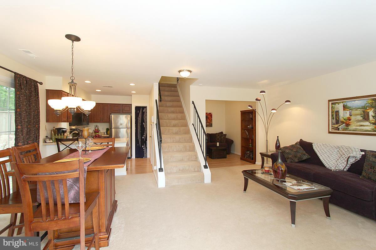 6001 Sunset Ridge Court Centreville, VA 20121 - Photo 5 of 30 Living Room