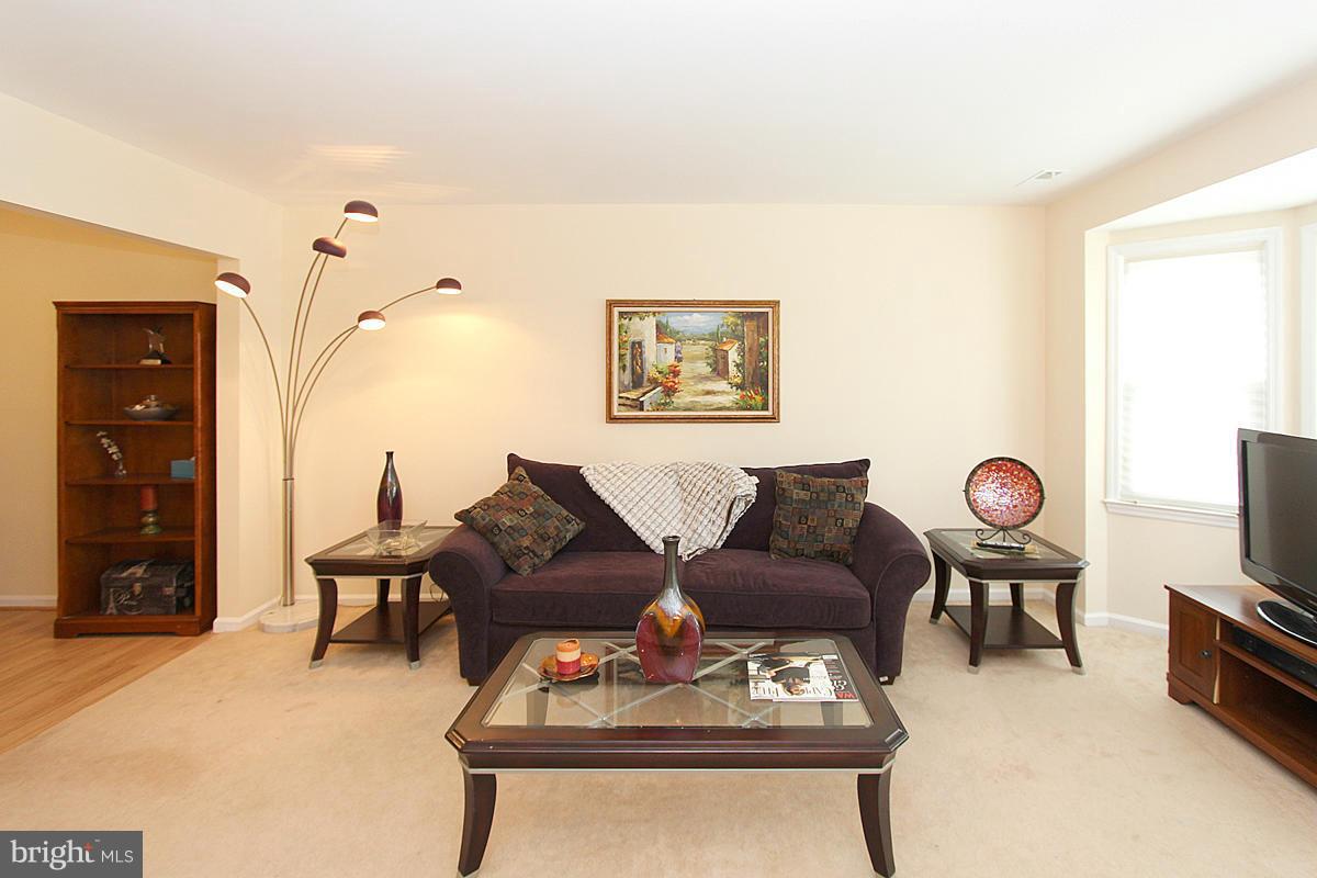 6001 Sunset Ridge Court Centreville, VA 20121 - Photo 7 of 30 Living Room