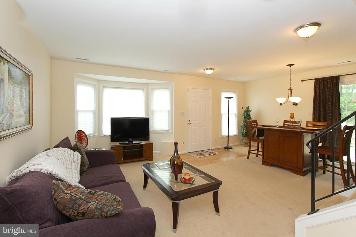 6001 Sunset Ridge Court Centreville, VA 20121 - Photo 8 of 30 Living Room