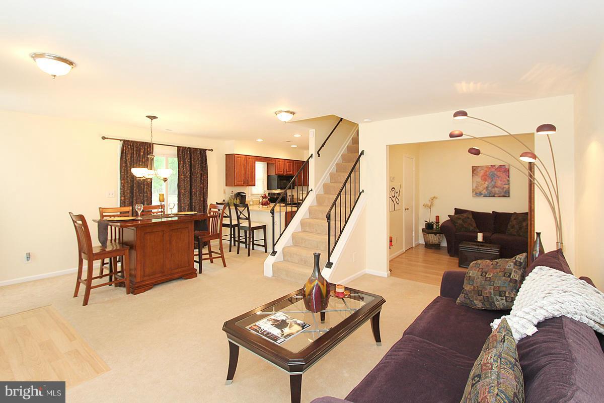 6001 Sunset Ridge Court Centreville, VA 20121 - Photo 9 of 30 Living Room