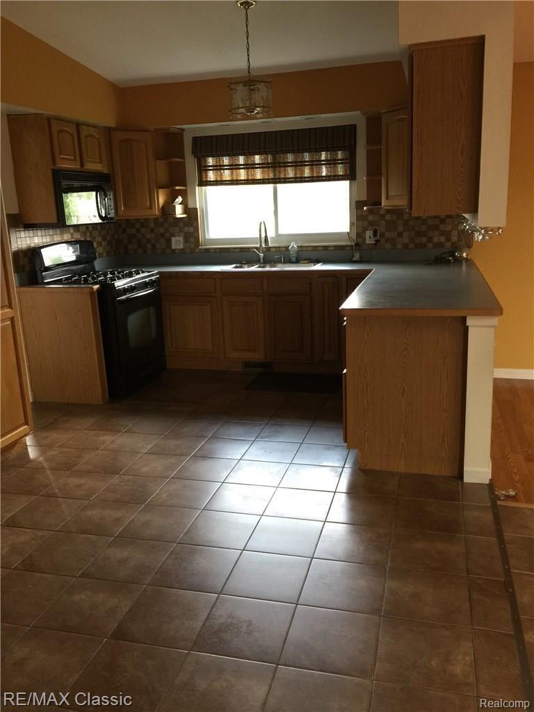 6650 Edgewood Road Canton, MI 48187 - Photo 8 of 61 8.jpg