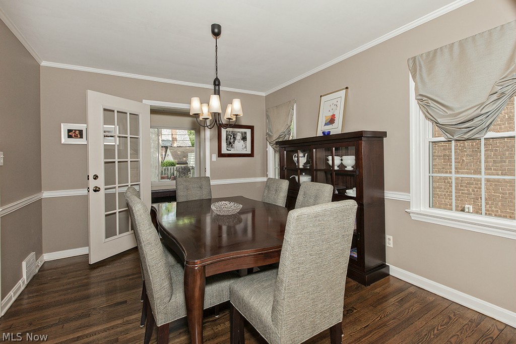 2478 Fenwick Road Cleveland, OH 44118 - Photo 5 of 22 Dining room enjoys natural light