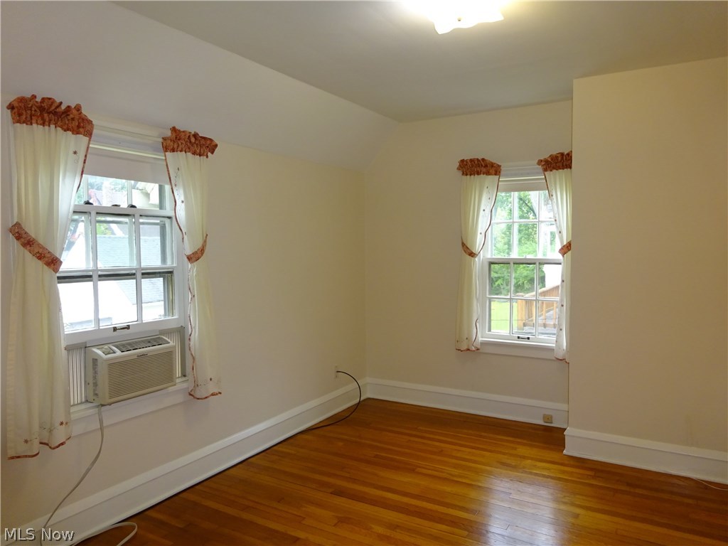 3061 Chadbourne Road Cleveland, OH 44120 - Photo 28 of 35