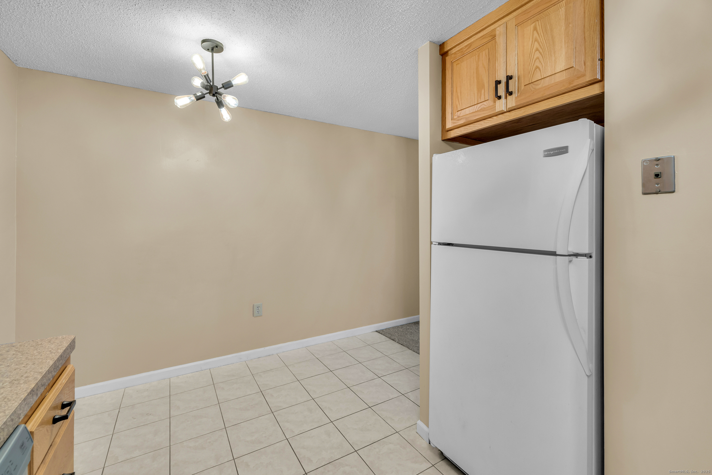 38 Rambling Brook Lane, Unit A2 Glastonbury, CT 06033 - Photo 10 of 23 a view of an empty room