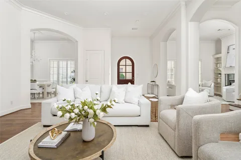 $1,275,000 | 107 Wynden Trace Lane, Houston, TX 77056