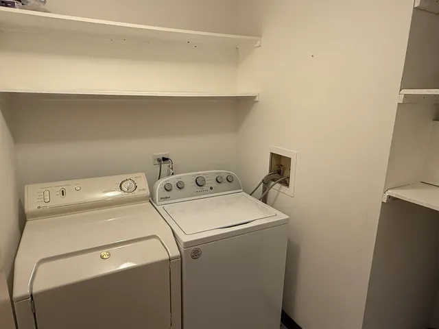 $273,900 | 924 Surrey Drive, Unit 1A, Schaumburg, IL 60193