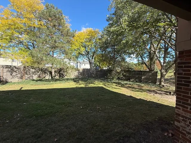 $273,900 | 924 Surrey Drive, Unit 1A, Schaumburg, IL 60193