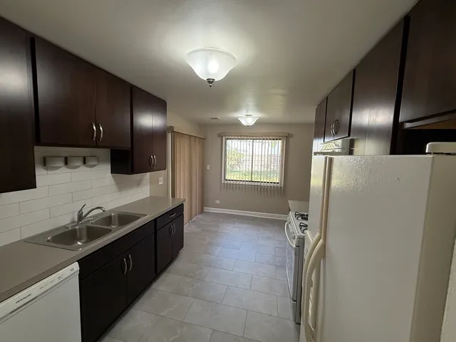 $273,900 | 924 Surrey Drive, Unit 1A, Schaumburg, IL 60193
