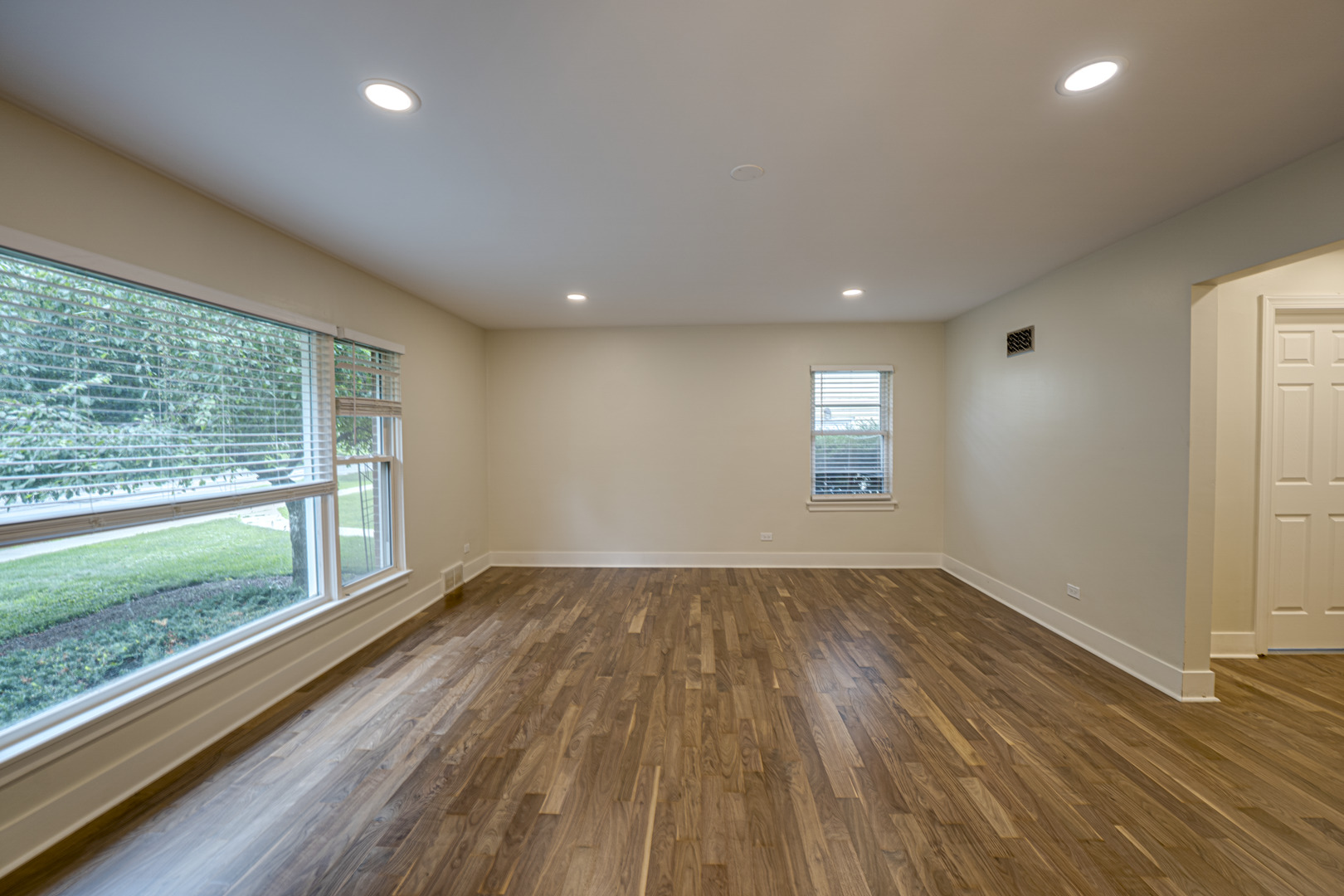 219 Spring Avenue Naperville, IL 60540 - Photo 14 of 41 Gallery Image 14