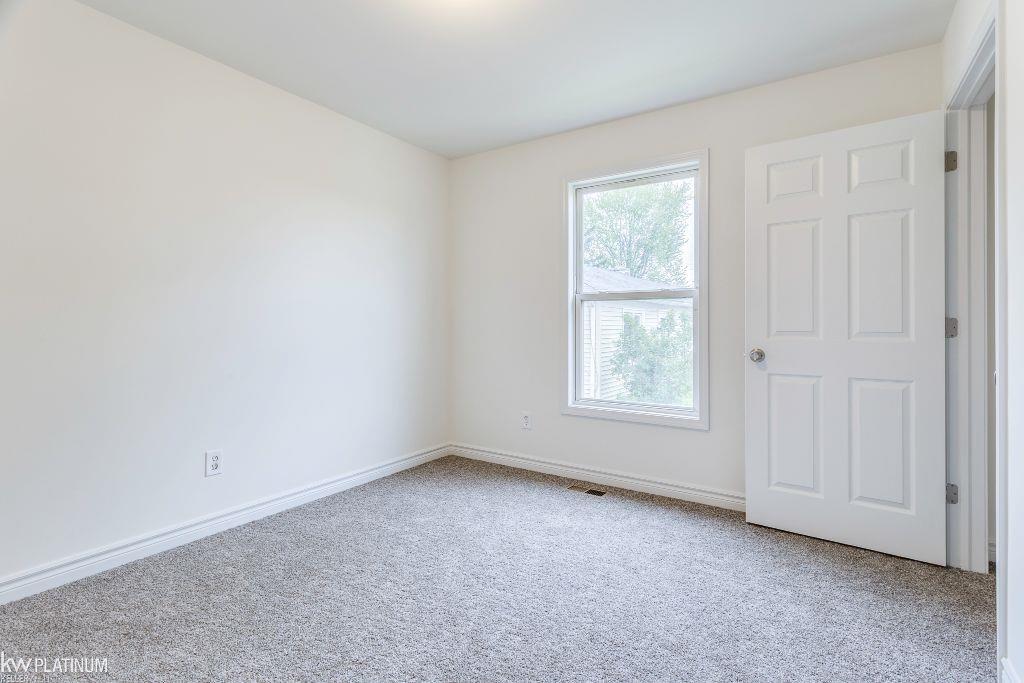 229 Rural Street Port Huron, MI 48060 - Photo 13 of 23 50074905-12.JPG