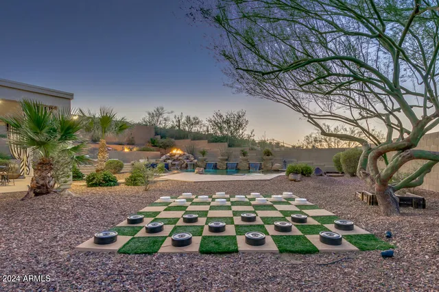 a view of an outdoor space with green space
