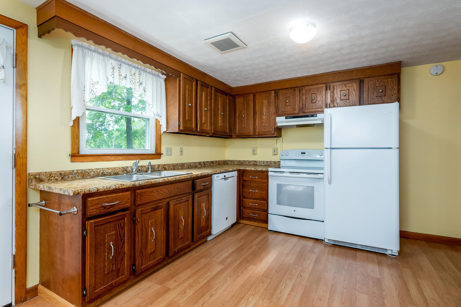 375 Bridgton Road, Unit 49 Westbrook, ME 04092 - Photo 8 of 27 375 Bridgton Rd Unit 49-large-012-013-Ki