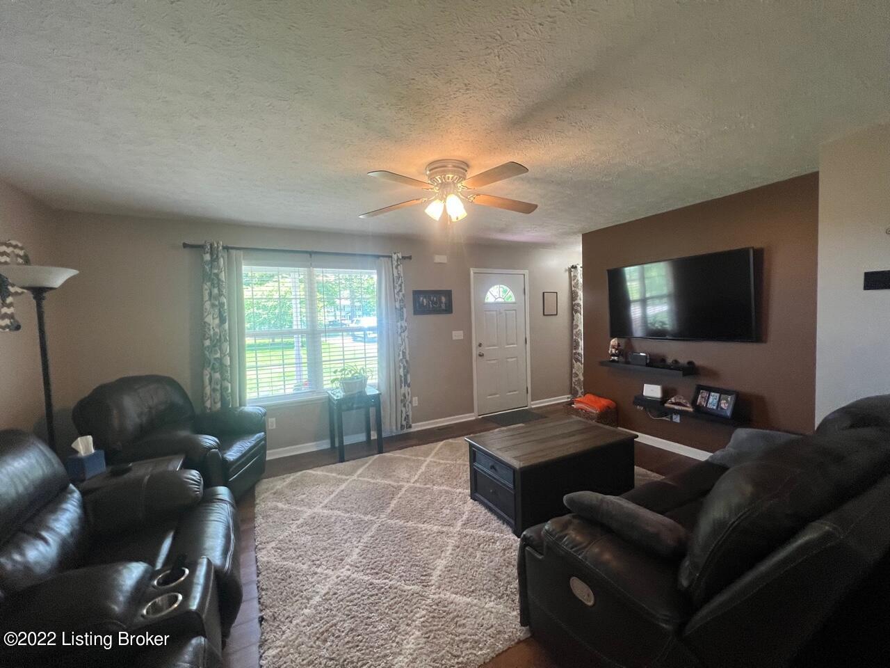 762 Tom Brown Road Vine Grove, KY 40175 - Photo 2 of 30 IMG_0597