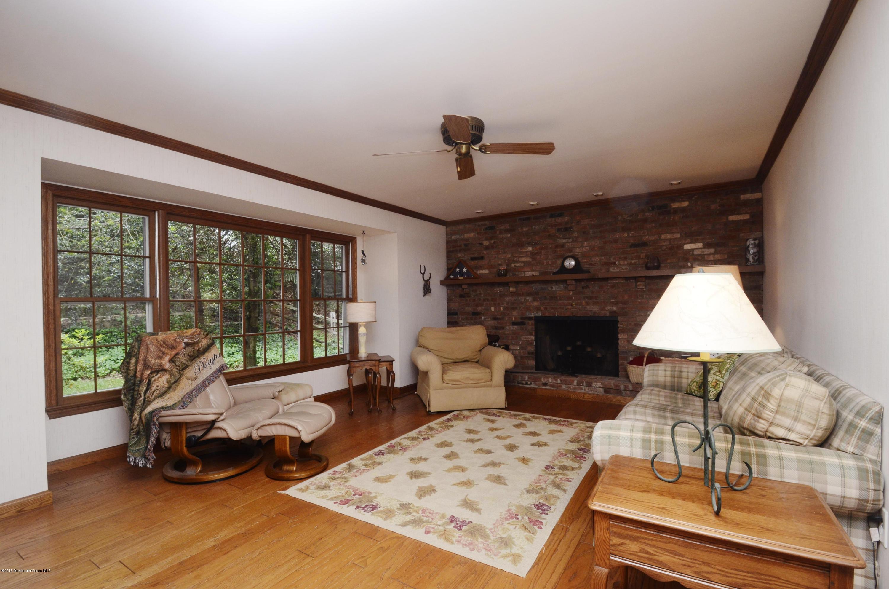 38 Wallace Road Middletown, NJ 07748 - Photo 12 of 33 _SPL9100