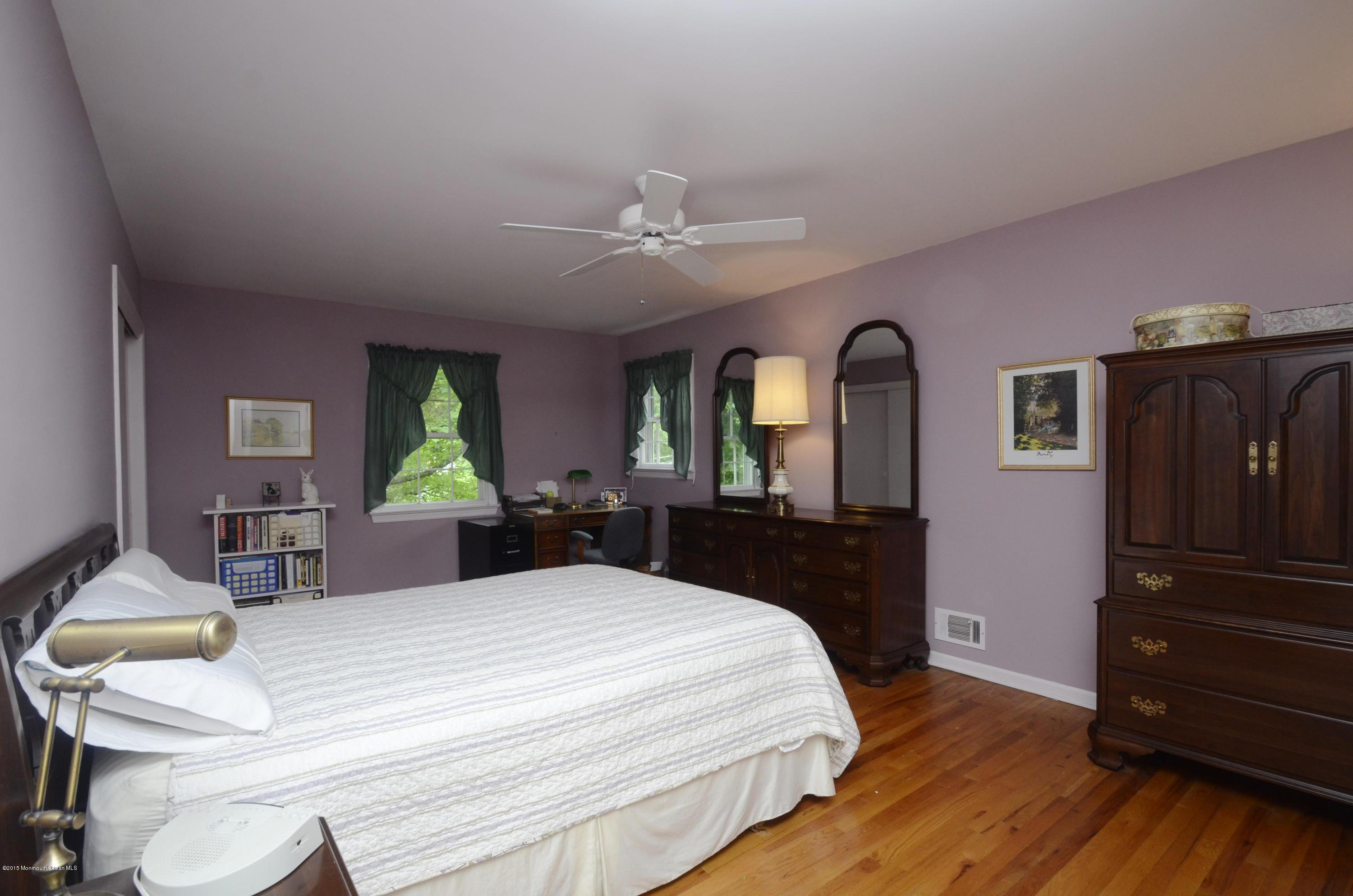 38 Wallace Road Middletown, NJ 07748 - Photo 21 of 33 _SPL9104