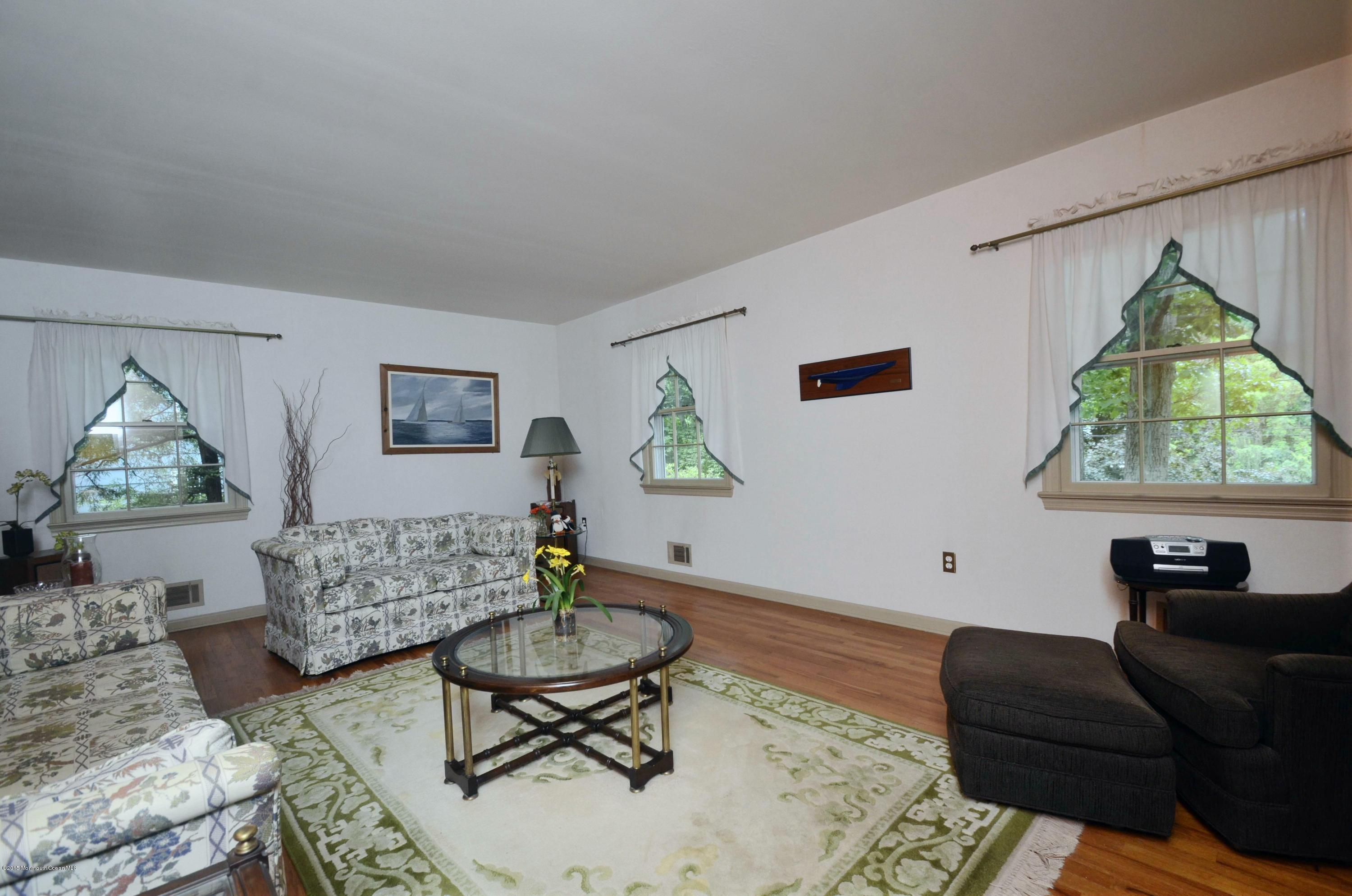 38 Wallace Road Middletown, NJ 07748 - Photo 4 of 33 _SPL9079