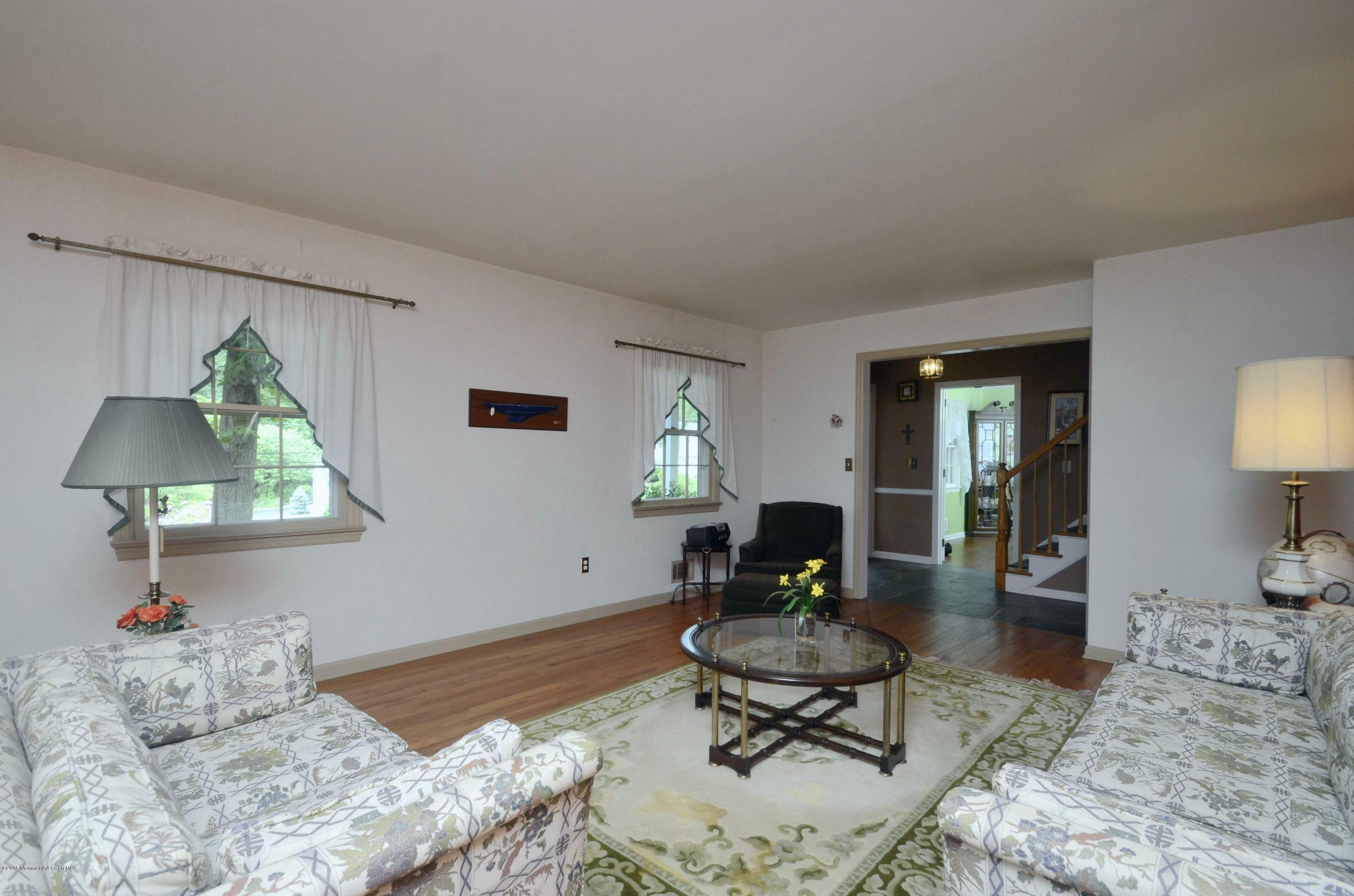 38 Wallace Road Middletown, NJ 07748 - Photo 5 of 33 _SPL9081