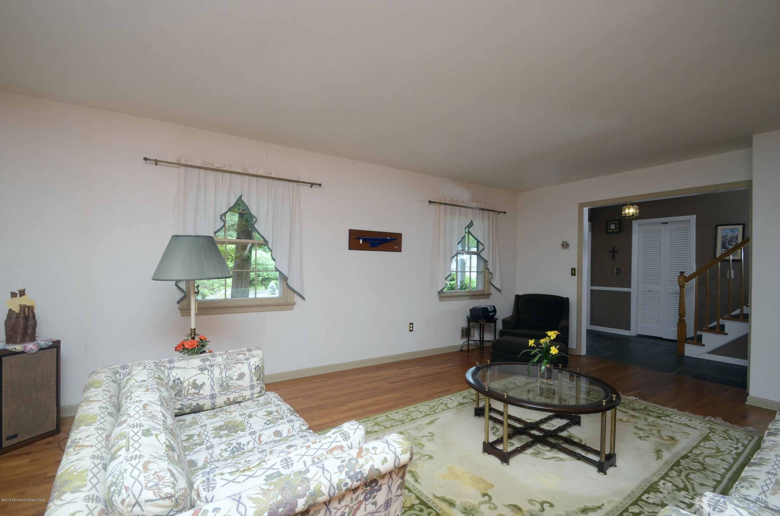 38 Wallace Road Middletown, NJ 07748 - Photo 7 of 33 _SPL9084