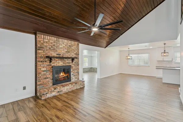 $2,800 | 470 Brian Circle, Mary Esther, FL 32569