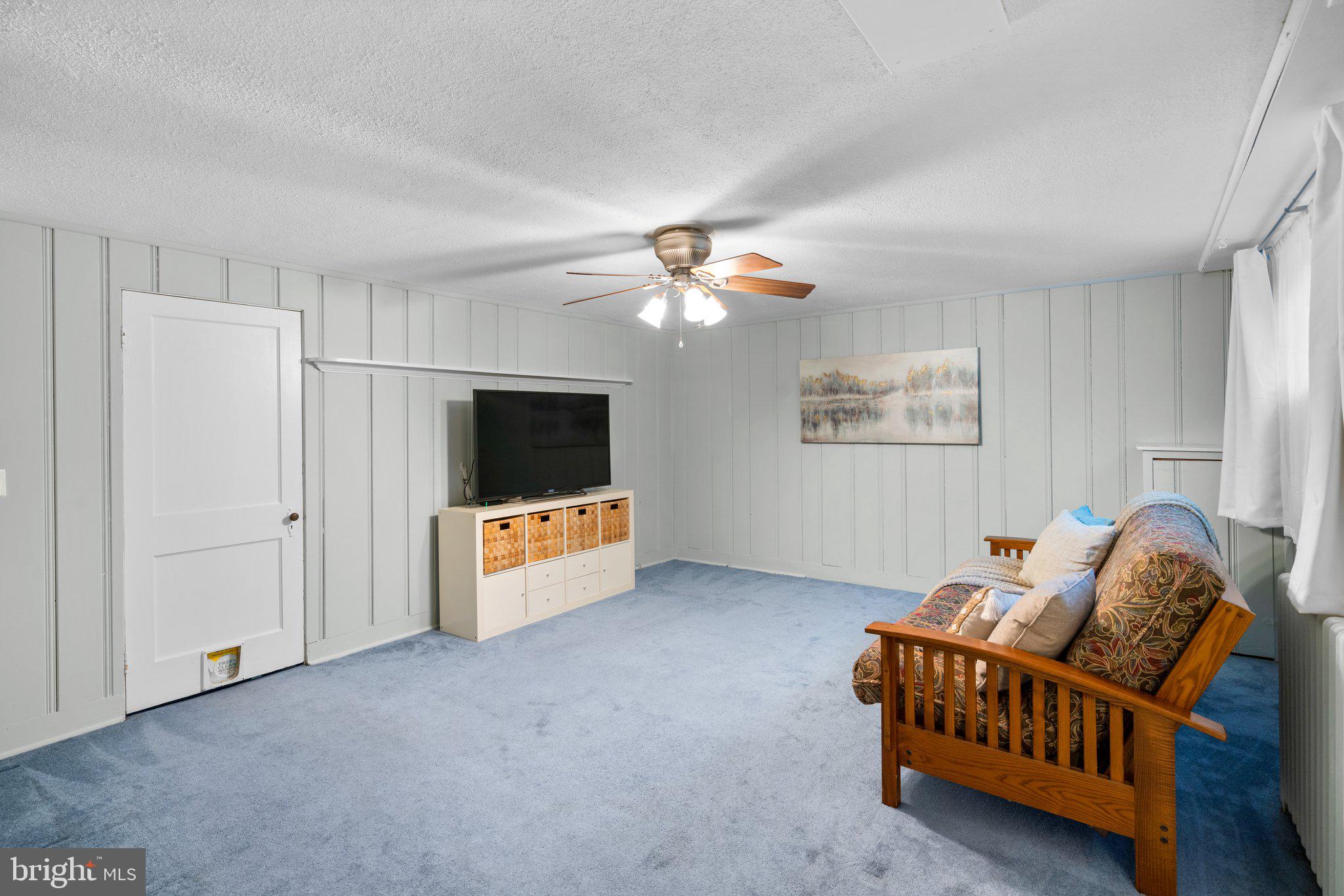 436 Overbrook Road Catonsville, MD 21228 - Photo 22 of 45 Room to stretch out!