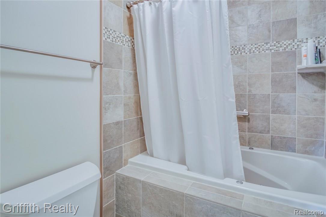 8905 Lee Road Brighton, MI 48116 - Photo 38 of 46 DSC05708Blended.jpg