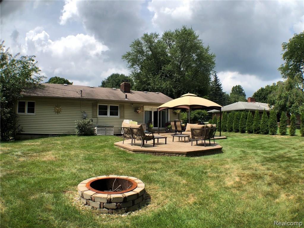 499 Rochdale Drive South Rochester, MI 48309 - Photo 9 of 28 Back04.jpg
