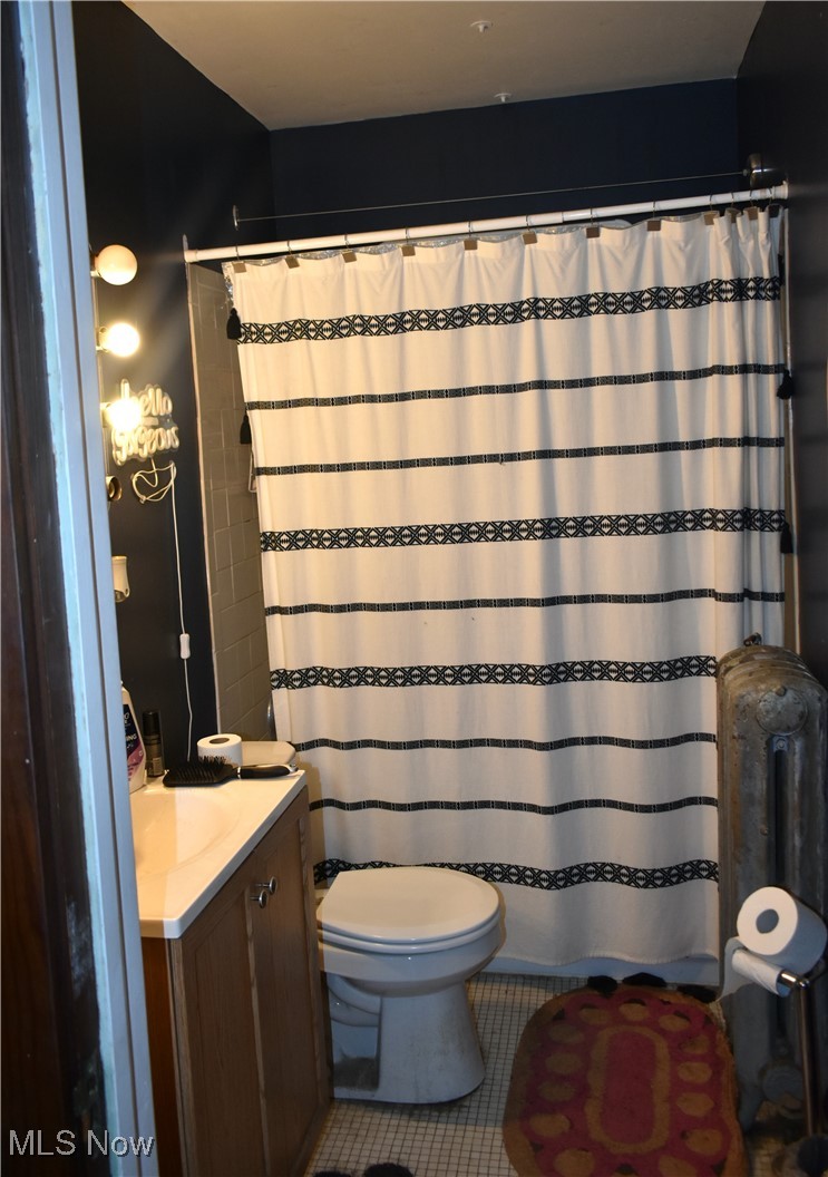 1695 Lee Road Cleveland, OH 44118 - Photo 24 of 36 Second floor bathroom with tub shower