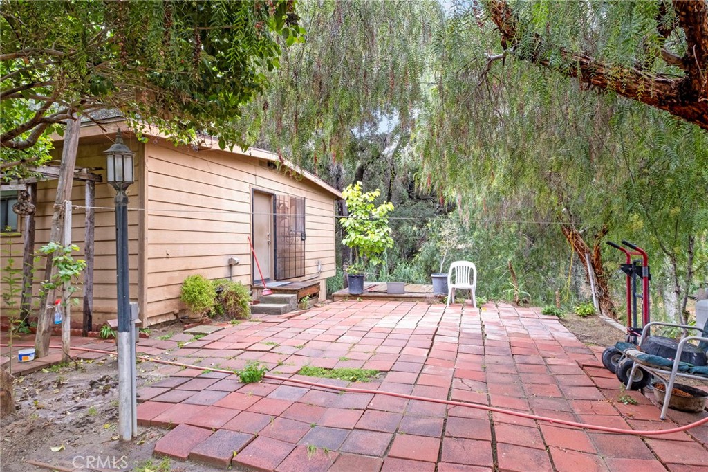 42185 Oak Canyon Road Hemet, CA 92544 - Photo 22 of 42 a patio with table and chairs and potted plants