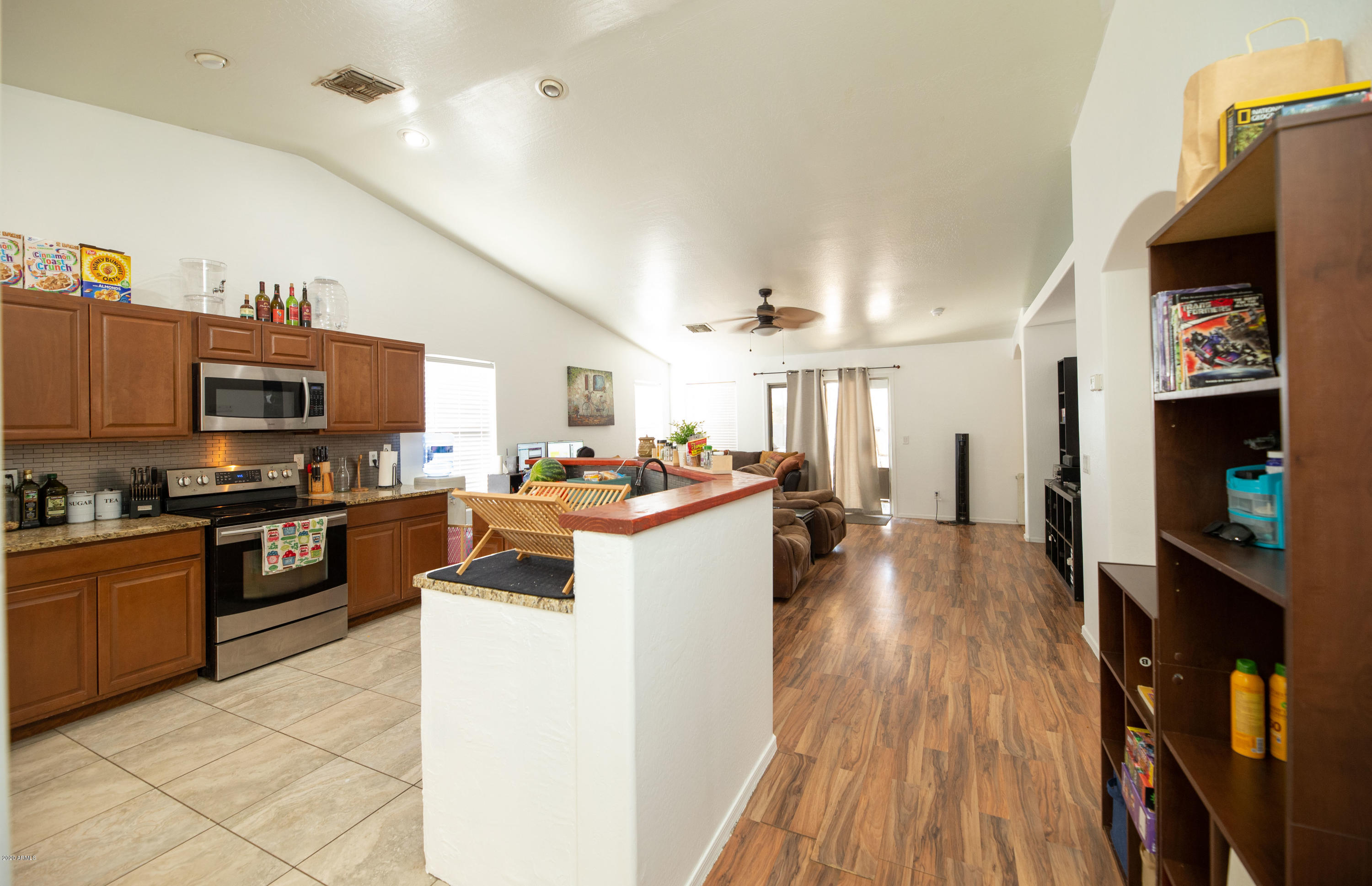2426 West Carson Road Phoenix, AZ 85041 - Photo 7 of 26 c19
