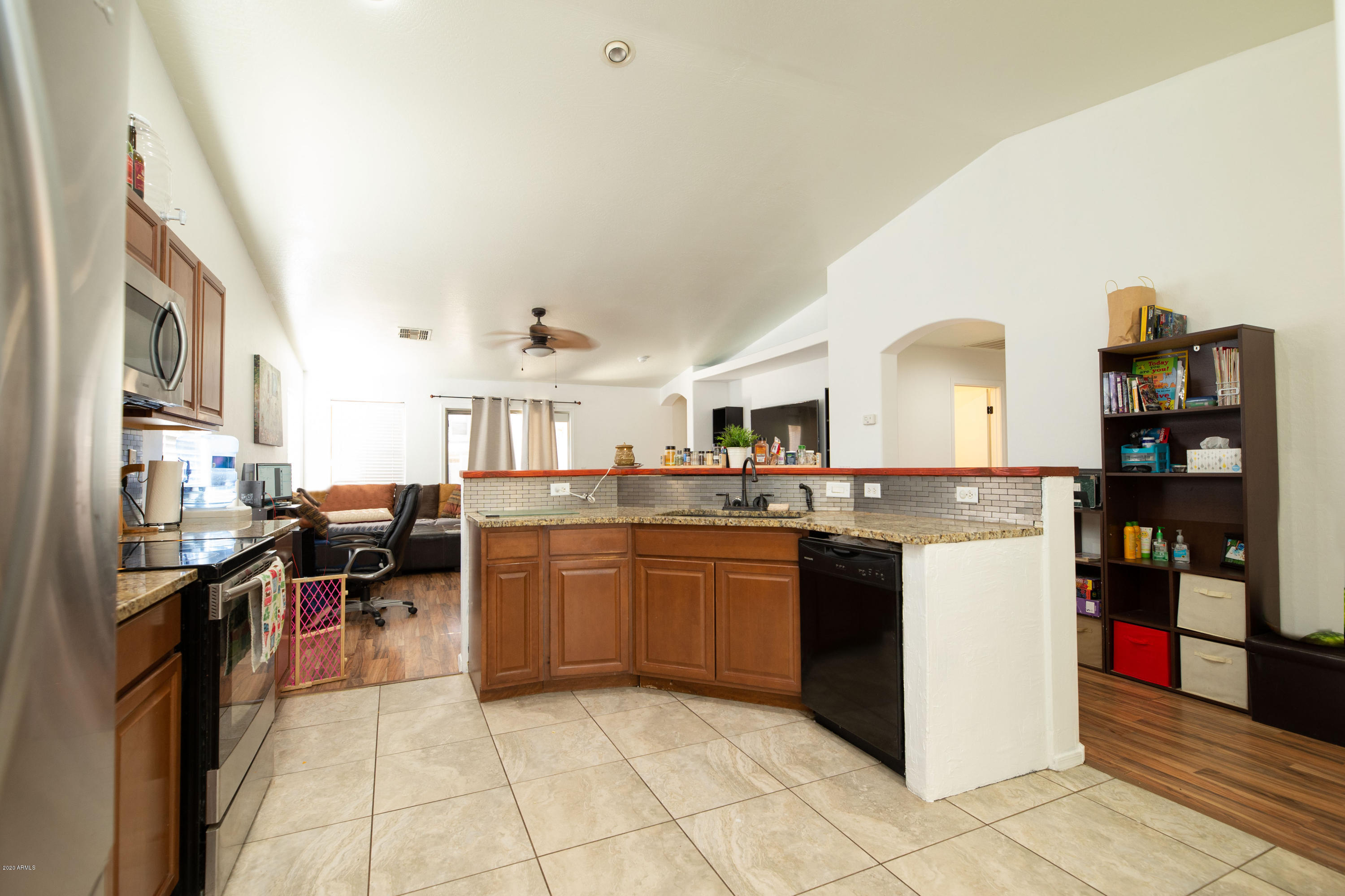 2426 West Carson Road Phoenix, AZ 85041 - Photo 8 of 26 c14