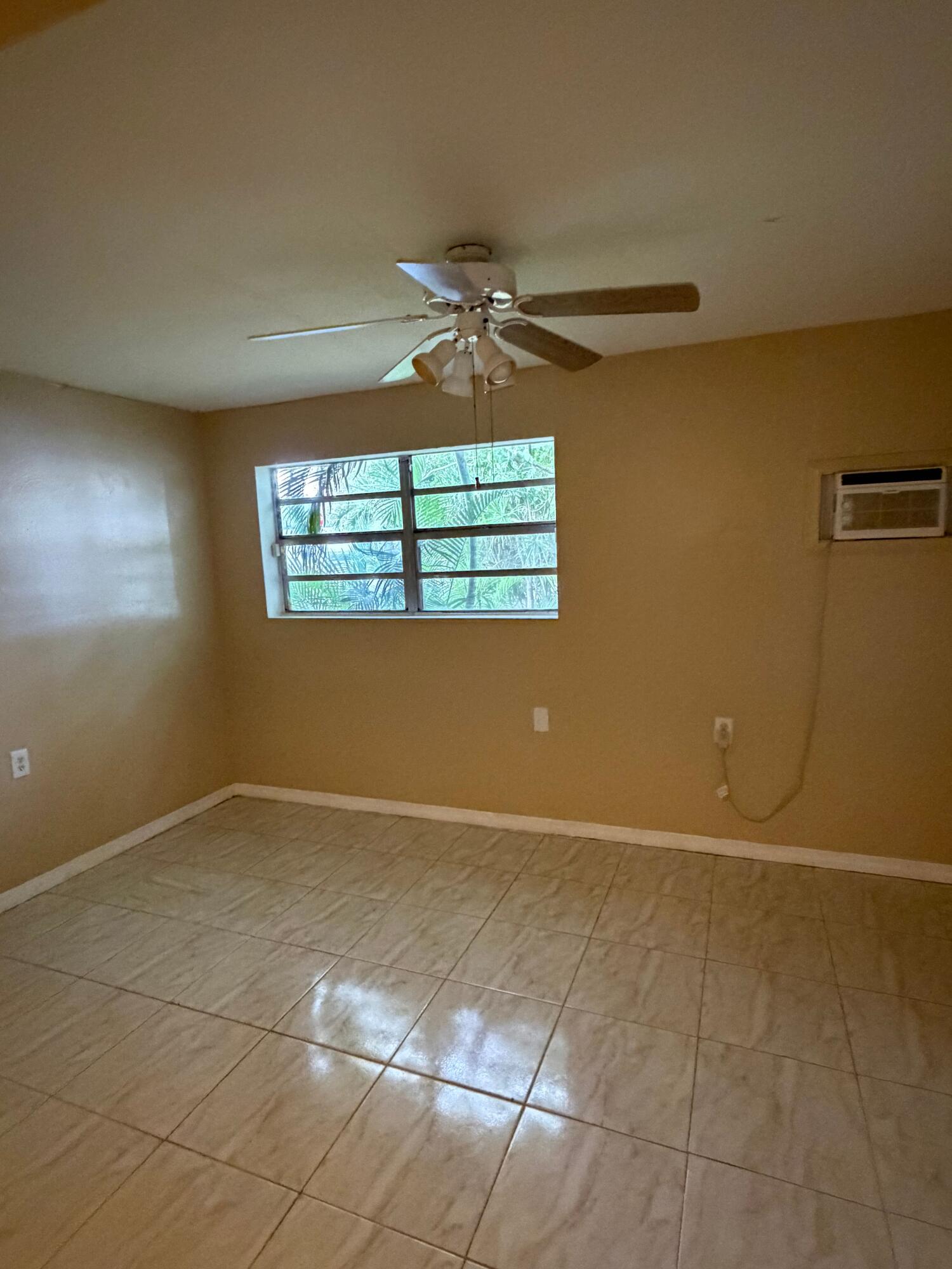 5601 Pierce Street Hollywood, FL 33021 - Photo 13 of 23 13
