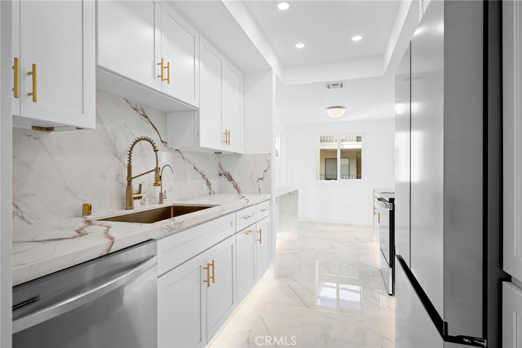 1401 Valley View Road, Unit 329 Glendale, CA 91202 - Photo 4 of 29 Gallery Image 4