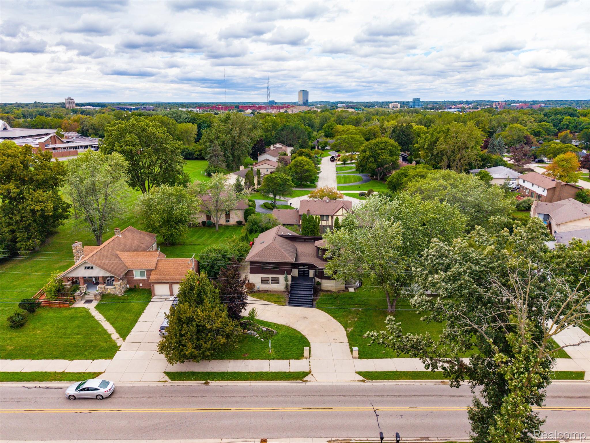 27507 Bell Road Southfield, MI 48034 - Photo 62 of 81 Expansive residential area with mature trees and established landscaping