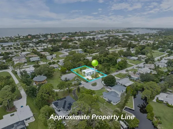 $714,900 | 307 Winfield Way, Nokomis, FL 34275