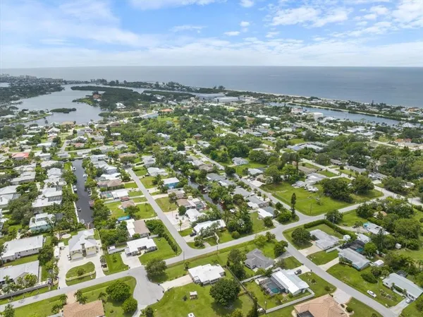 $714,900 | 307 Winfield Way, Nokomis, FL 34275