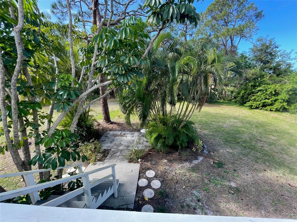 307 Winfield Way Nokomis, FL 34275 - Photo 9 of 58 a view of yard