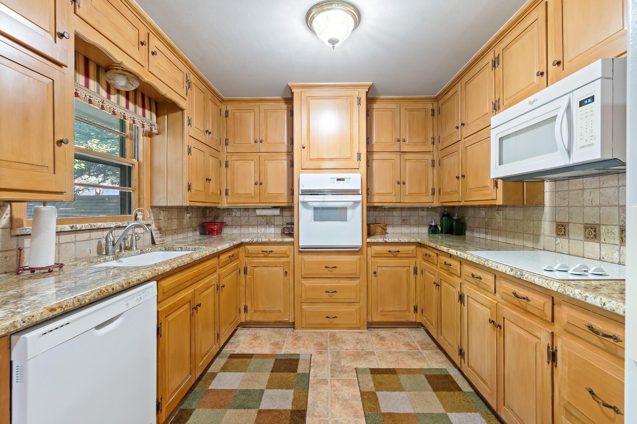 2306 Larry Street Amarillo, TX 79106 - Photo 15 of 37 kitchen