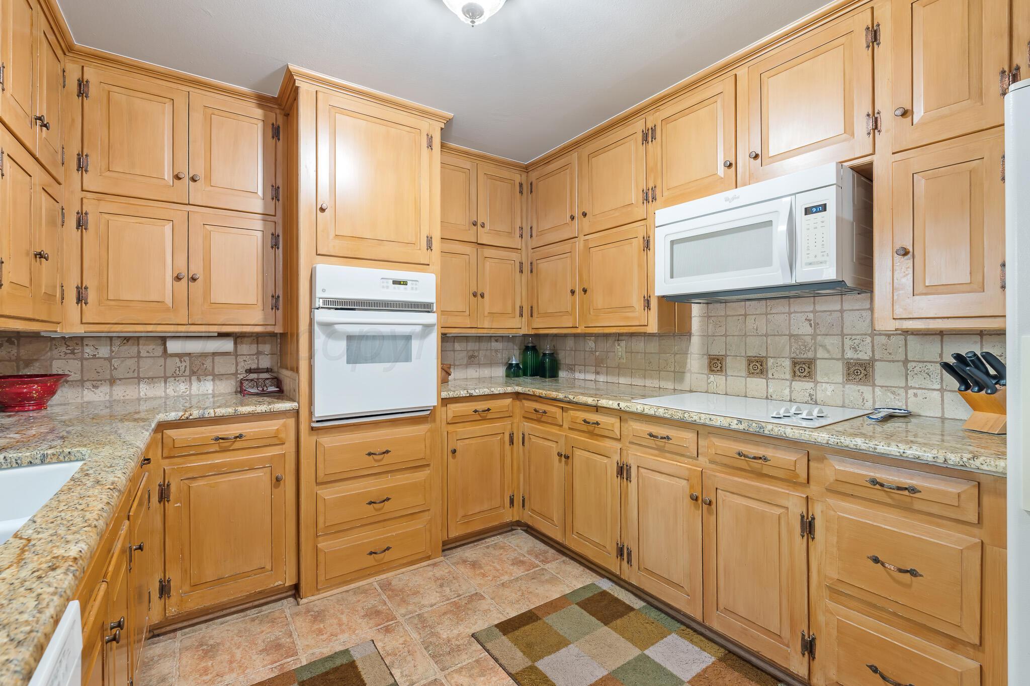 2306 Larry Street Amarillo, TX 79106 - Photo 16 of 37 kitchen