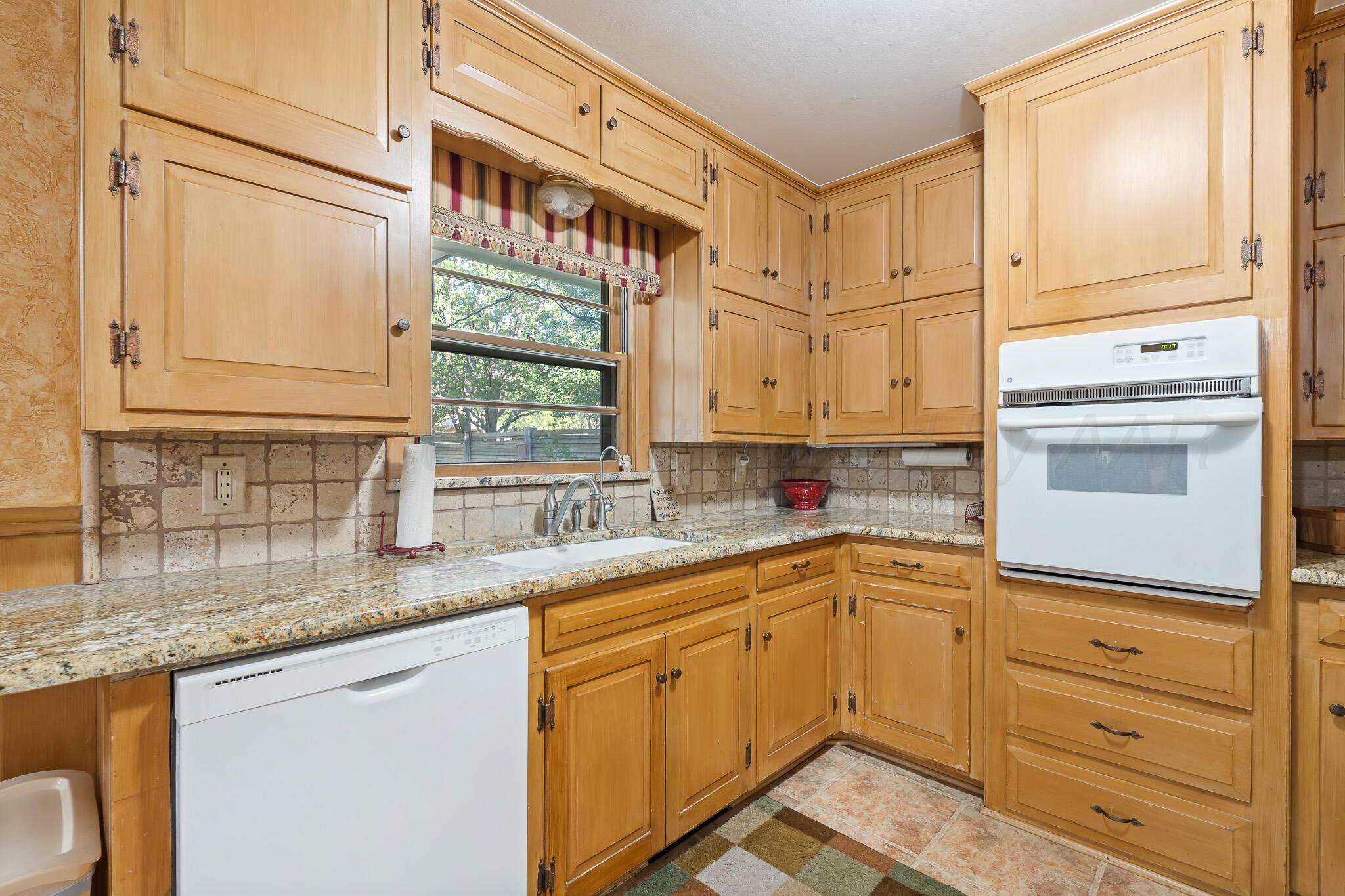 2306 Larry Street Amarillo, TX 79106 - Photo 17 of 37 kitchen