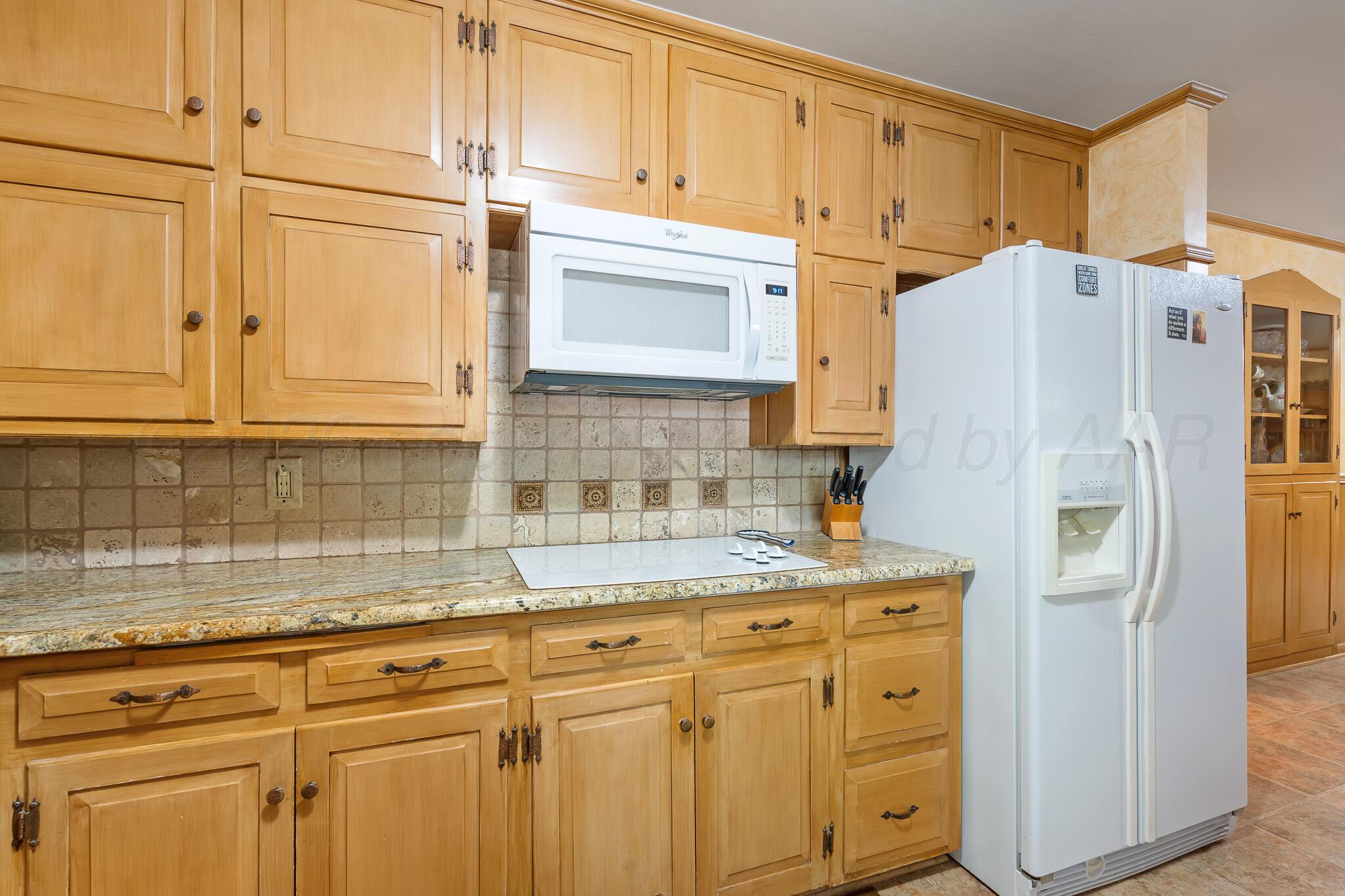 2306 Larry Street Amarillo, TX 79106 - Photo 18 of 37 kitchen