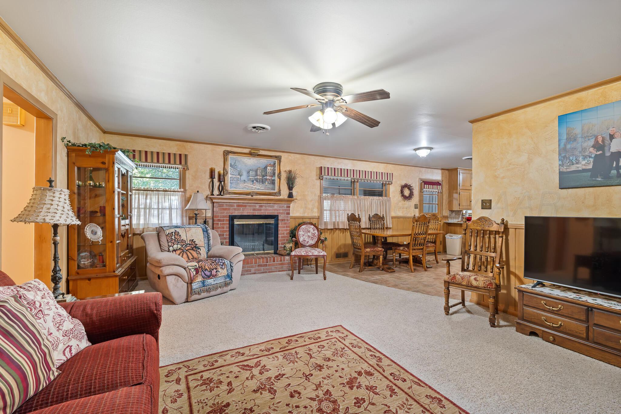 2306 Larry Street Amarillo, TX 79106 - Photo 10 of 37 Main living room