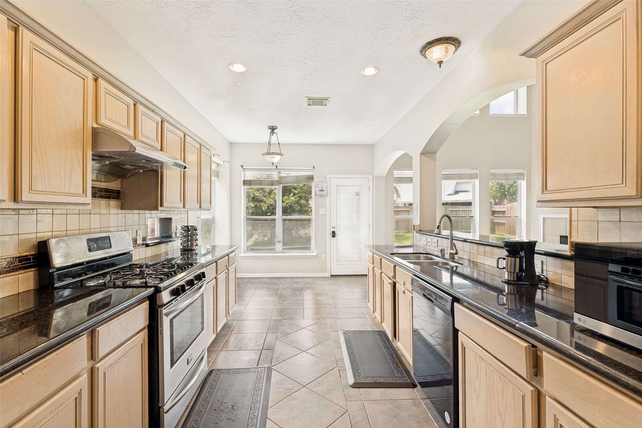 9318 Filaree Ridge Lane Houston, TX 77089 - Photo 5 of 25 Gallery Image 5