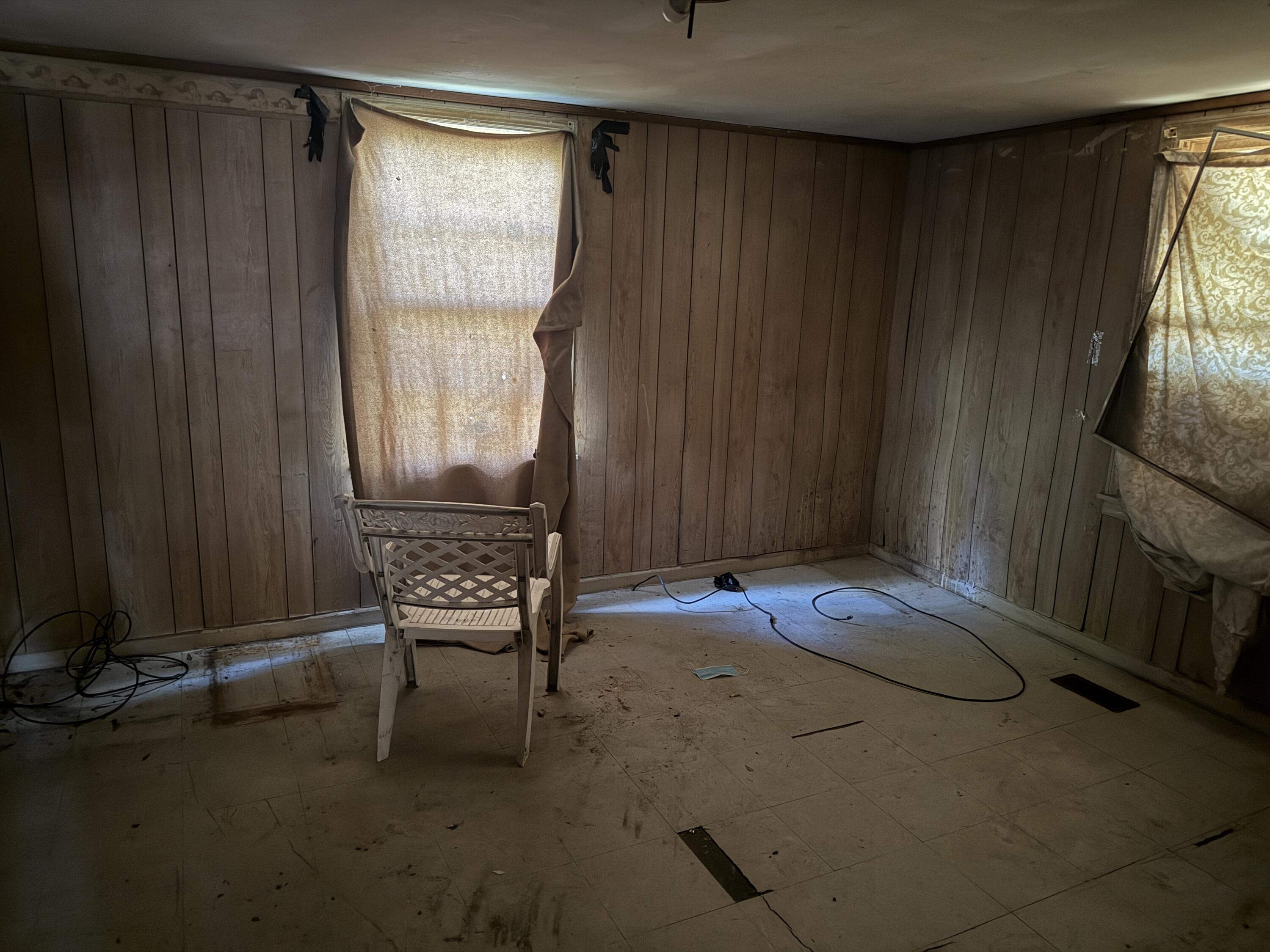 540 Huntington Street Augusta, GA 30904 - Photo 12 of 14 Back Bedroom