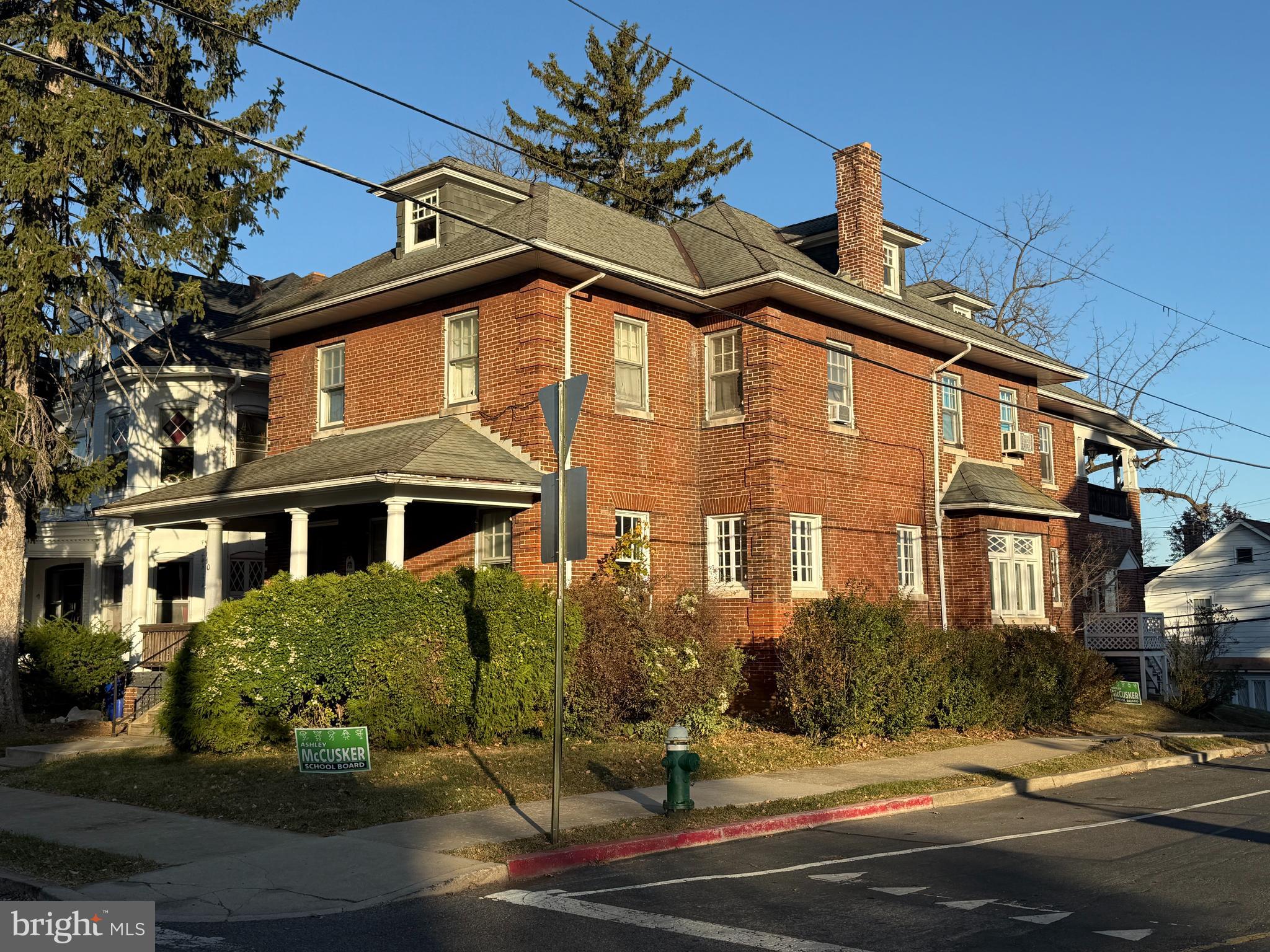 460 Summit Avenue Hagerstown, MD 21740 - Photo 2 of 8 a front view of a house