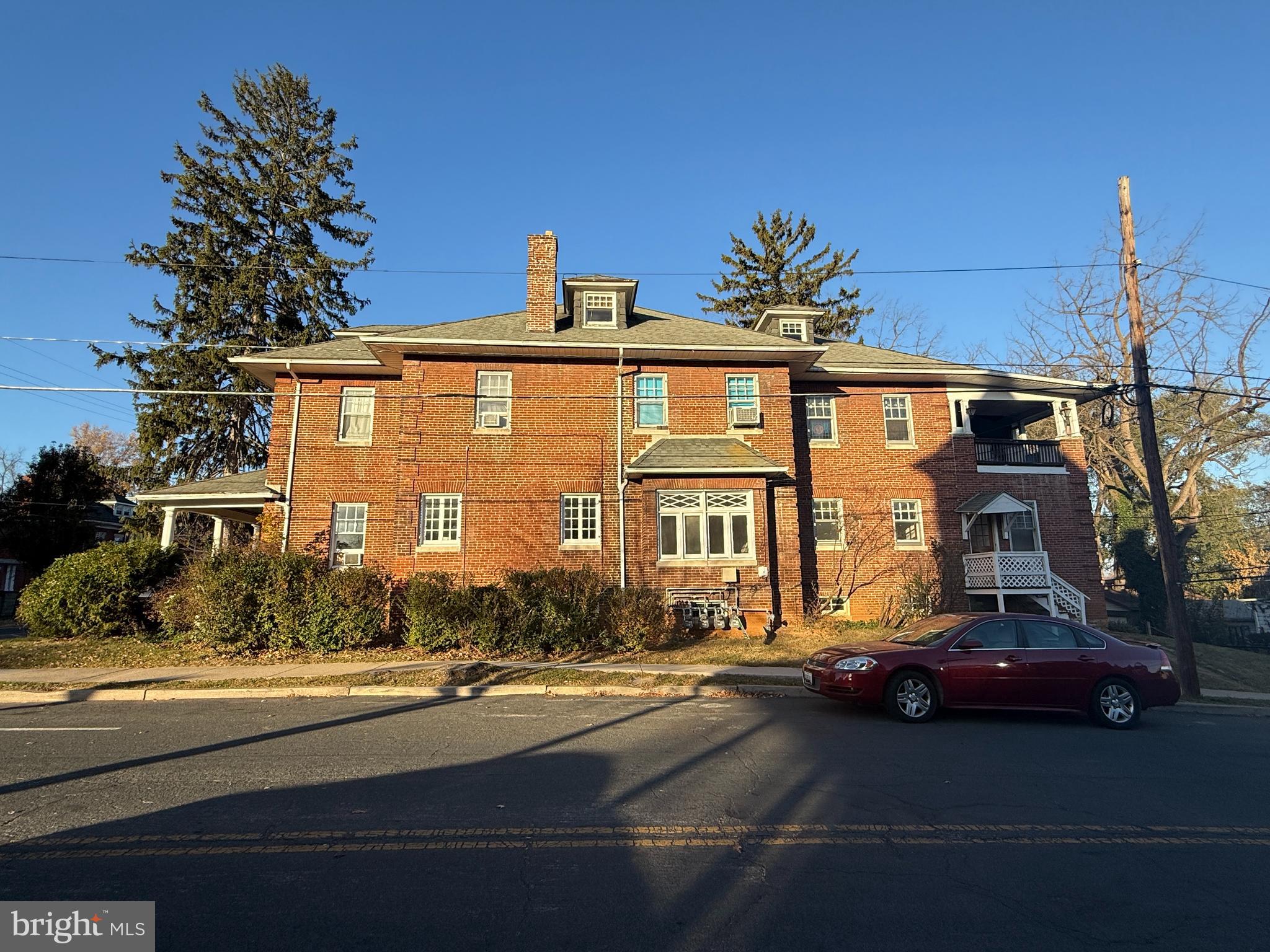 460 Summit Avenue Hagerstown, MD 21740 - Photo 7 of 8 a car parked in front of a house