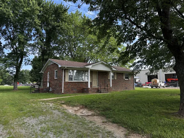 $149,900 | 817 Irvin Drive, Loretto, TN 38469